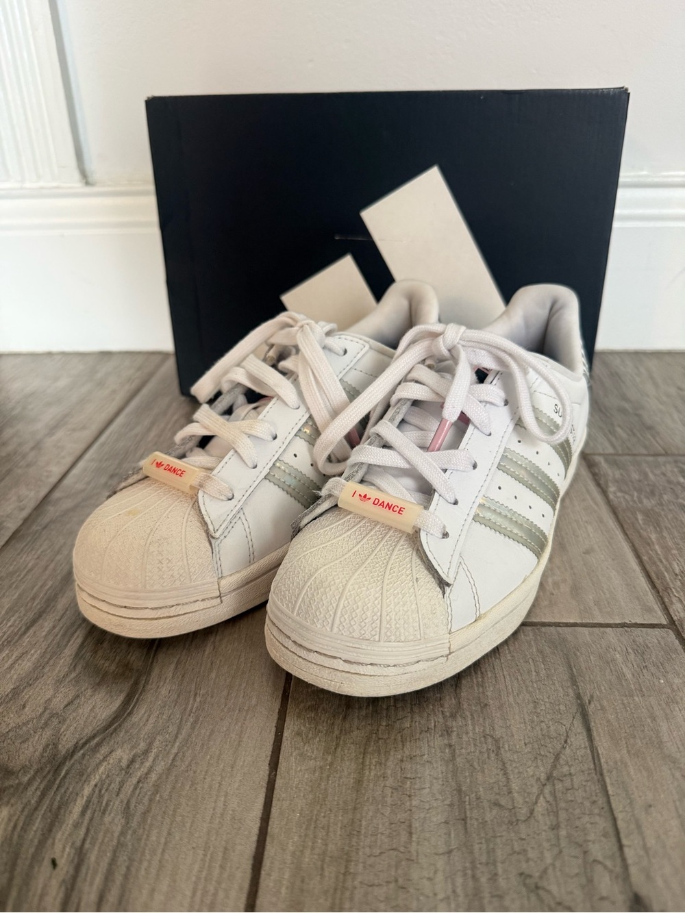 adidas Kids Off-White Sneakers with Light Gray Stripes